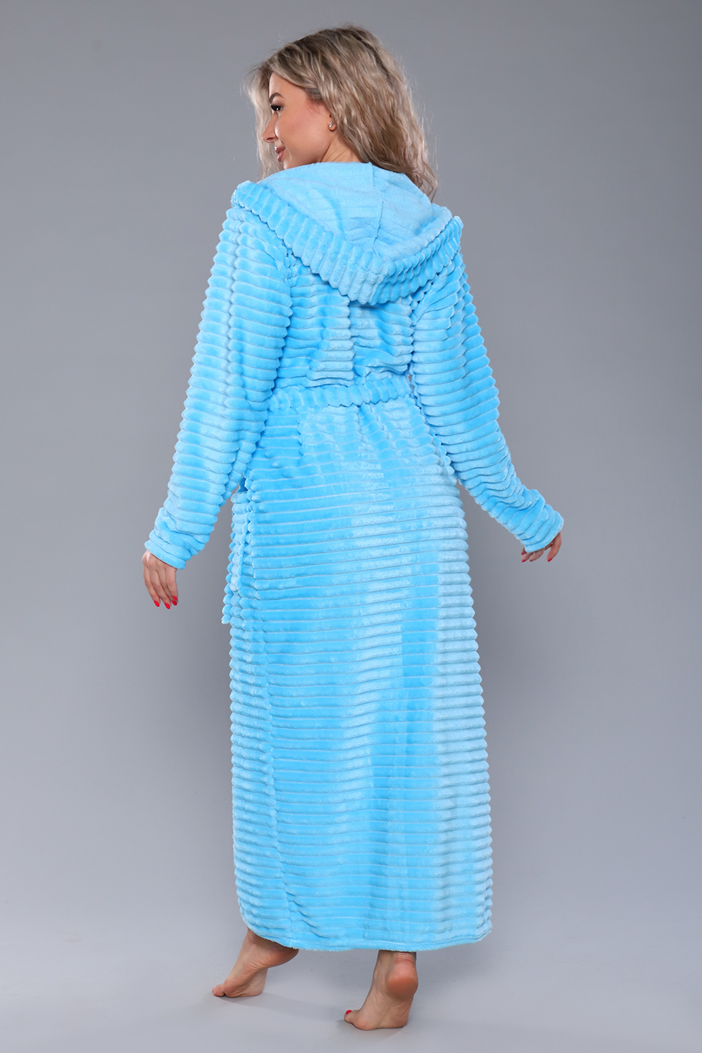 Фото товара 22794, длинный махровый халат голубого цвета с капюшоном